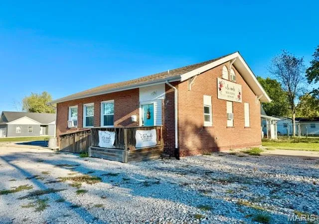 Photo 3 of Single family home for sale at 101 S Wentz St, Montgomery City, MO 63361 | MLS# MIS26065179 | Listing updated on 2026-10-27