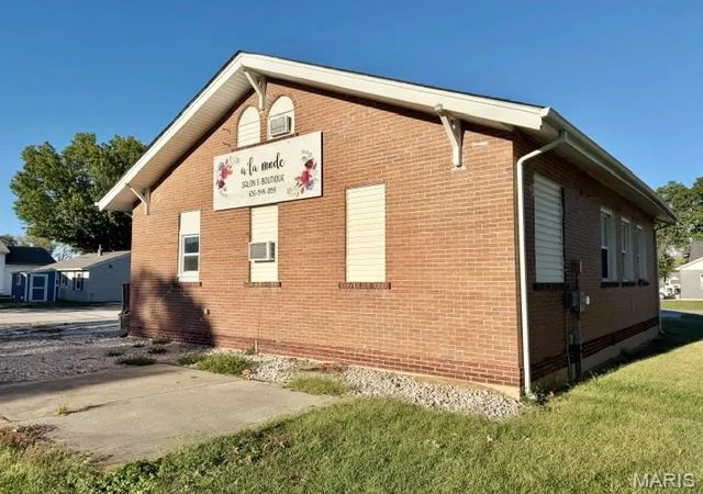 Photo 3 of Single family home for sale at 101 S Wentz St, Montgomery City, MO 63361 | MLS# MIS26065179 | Listing updated on 2026-10-27