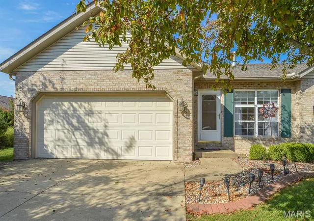Single family home for sale at 4569 Elk Meadows Ln, Smithton, IL 62285 | MLS# MIS26065180