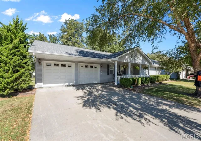 Photo 1 of Single family home for sale at 830 Plantation, Sikeston, MO 63801 | MLS# MIS26065191 | Listing updated on 2026-10-12
