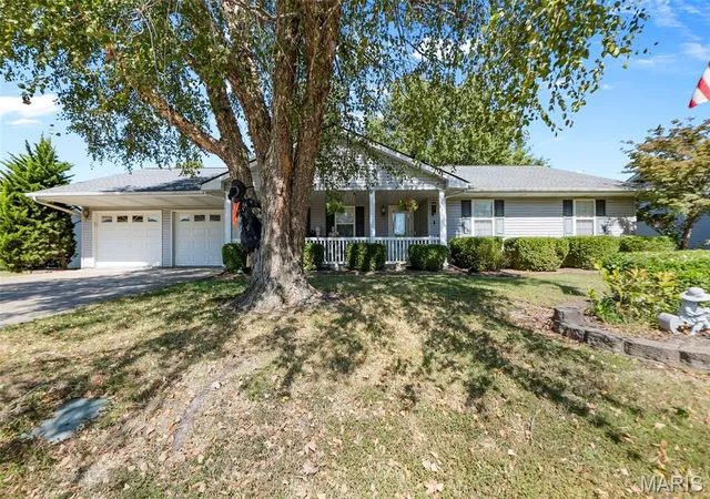 Photo 2 of Single family home for sale at 830 Plantation, Sikeston, MO 63801 | MLS# MIS26065191 | Listing updated on 2026-10-12