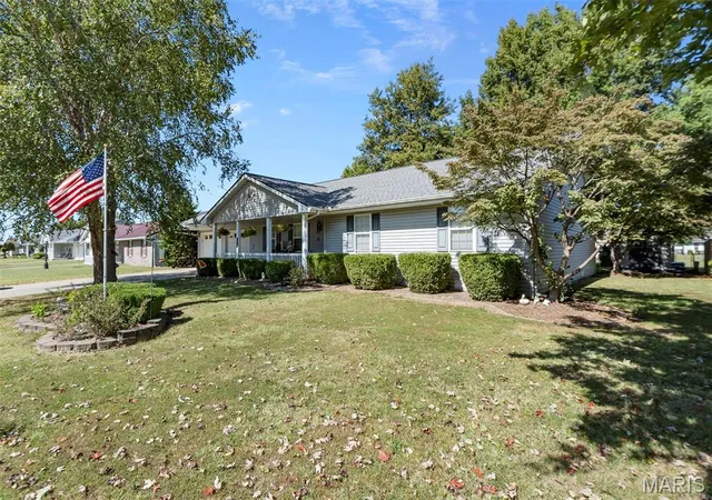 Photo 3 of Single family home for sale at 830 Plantation, Sikeston, MO 63801 | MLS# MIS26065191 | Listing updated on 2026-10-12