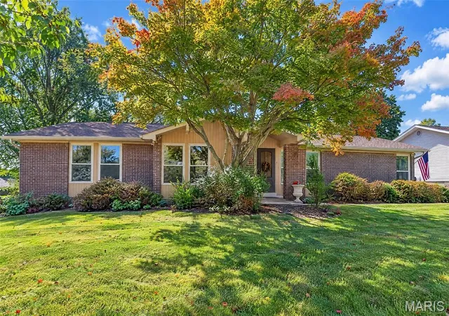 Photo 3 of Single family home for sale at 12834 Branchmont Ct, Saint Louis, MO 63146 | MLS# MIS26065198 | Listing updated on 2026-10-21