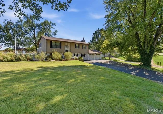 Photo 4 of Single family home for sale at 2826 Imbs Sta Rd, Millstadt, IL 62260 | MLS# MIS26065201 | Listing updated on 2026-10-23