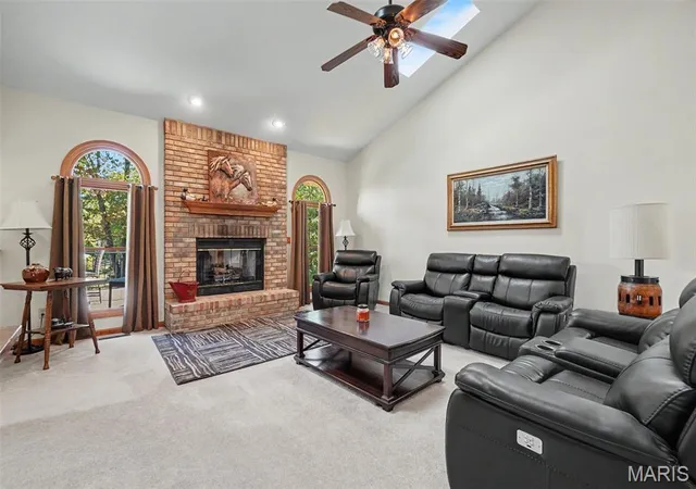Photo 4 of Sale Pending at 31292 N Hickory Lick Rd, Warrenton, MO 63383 | MLS# MIS26065203 | Listing updated on 2026-10-21
