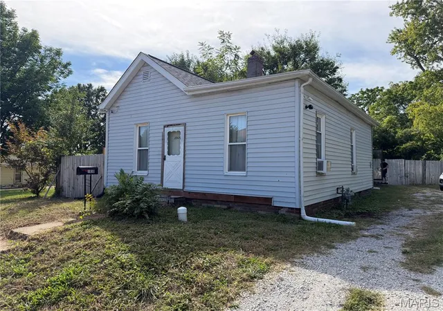 Photo 1 of Single family home for sale at 1930 Marilla St, Alton, IL 62002 | MLS# MIS26065220 | Listing updated on 2026-10-15