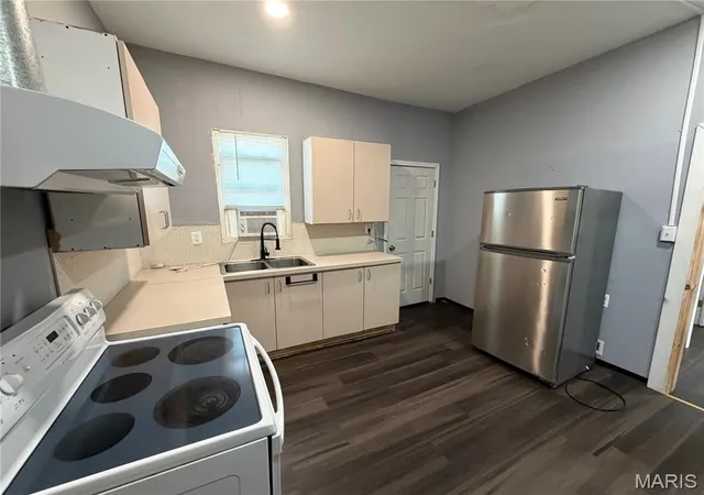 Photo 3 of Single family home for sale at 1930 Marilla St, Alton, IL 62002 | MLS# MIS26065220 | Listing updated on 2026-10-15