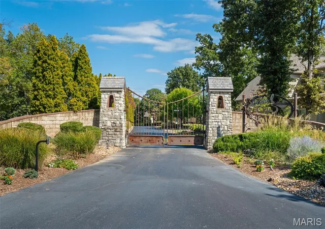 Photo 2 of Single family home for sale at 16 Grand Vin Ln, Blue Eye, MO 65611 | MLS# MIS26065224 | Listing updated on 2026-10-12