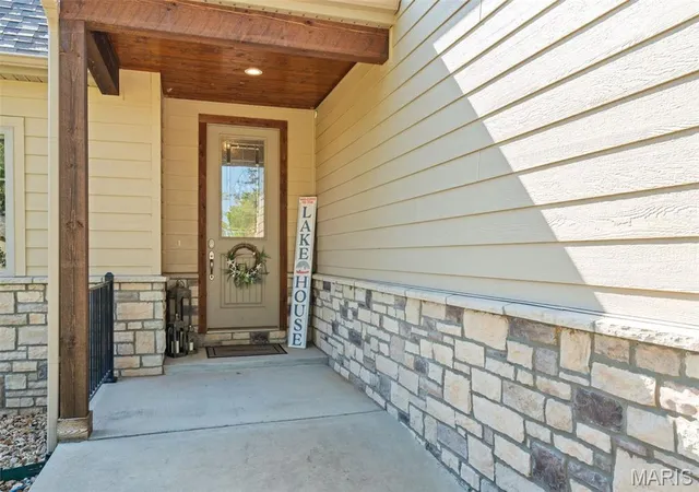 Photo 3 of Single family home for sale at 16 Grand Vin Ln, Blue Eye, MO 65611 | MLS# MIS26065224 | Listing updated on 2026-10-12