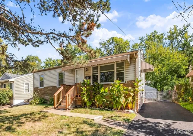 Photo 3 of Single family home for sale at 3536 Adie Rd, Saint Ann, MO 63074 | MLS# MIS26065225 | Listing updated on 2026-10-10