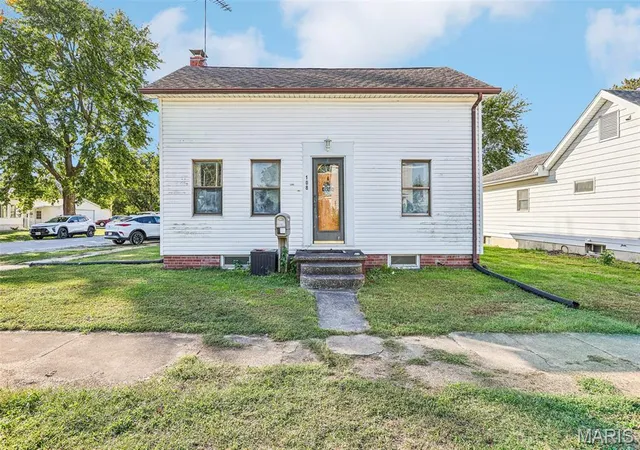 Photo 1 of Single family home for sale at 108 E 2nd South St, Mount Olive, IL 62069 | MLS# MIS26065227 | Listing updated on 2026-10-12