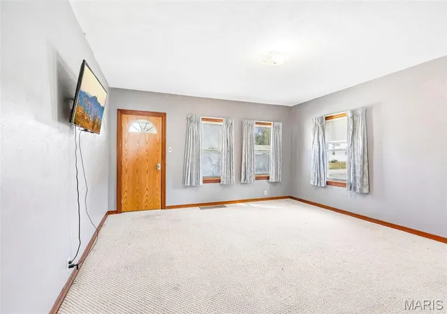 Photo 4 of Single family home for sale at 108 E 2nd South St, Mount Olive, IL 62069 | MLS# MIS26065227 | Listing updated on 2026-10-12