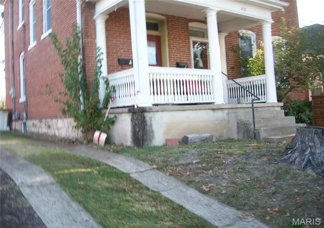 Photo 2 of Single family home for sale at 205 W 4th Street, Washington, MO 63090 | MLS# MIS26065236 | Listing updated on 2026-10-09