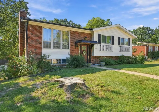 Photo 1 of Single family home for sale at 4866 Arevalo Dr, Saint Louis, MO 63128 | MLS# MIS26065237 | Listing updated on 2026-10-09