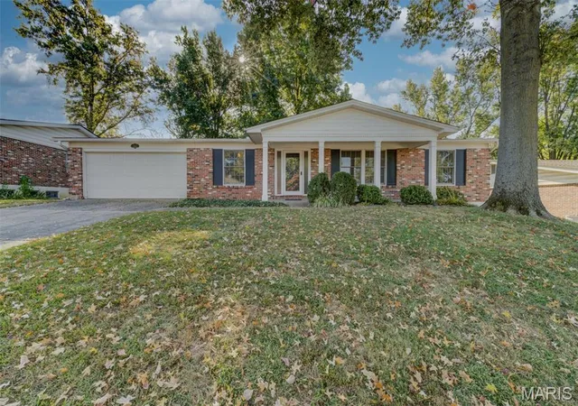 Photo 2 of Single family home for sale at 11880 Archerton Dr, Bridgeton, MO 63044 | MLS# MIS26065239 | Listing updated on 2026-10-18