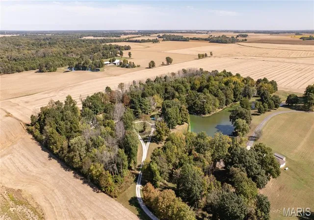Photo 2 of Single family home for sale at 9401 Fruit Rd, Alhambra, IL 62001 | MLS# MIS26065245 | Listing updated on 2026-10-10