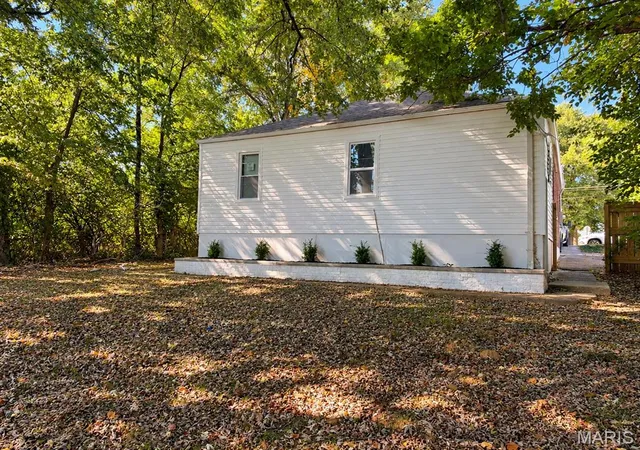 Photo 3 of Single family home for sale at 9920 Diamond Dr, Saint Louis, MO 63137 | MLS# MIS26065246 | Listing updated on 2026-10-19