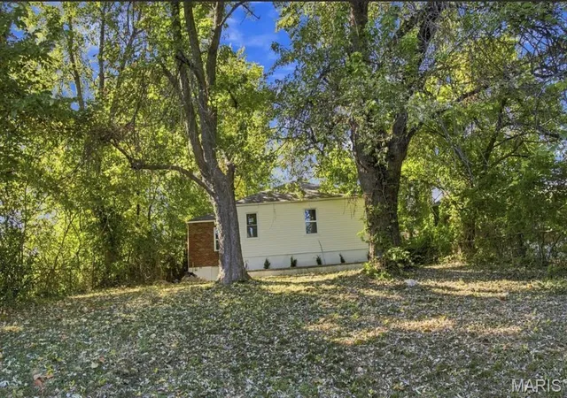 Photo 4 of Single family home for sale at 9920 Diamond Dr, Saint Louis, MO 63137 | MLS# MIS26065246 | Listing updated on 2026-10-19