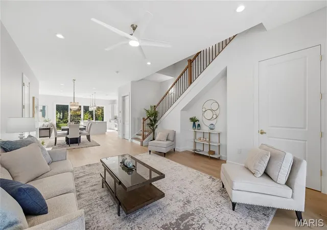 Photo 3 of Townhouse for sale at 2 Enclave Dr, St Louis, MO 63122 | MLS# MIS26065251 | Listing updated on 2026-10-19