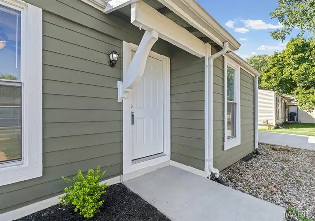 Photo 2 of Single family home for sale at 410 Feise Rd, O Fallon, MO 63368 | MLS# MIS26065253 | Listing updated on 2026-10-10