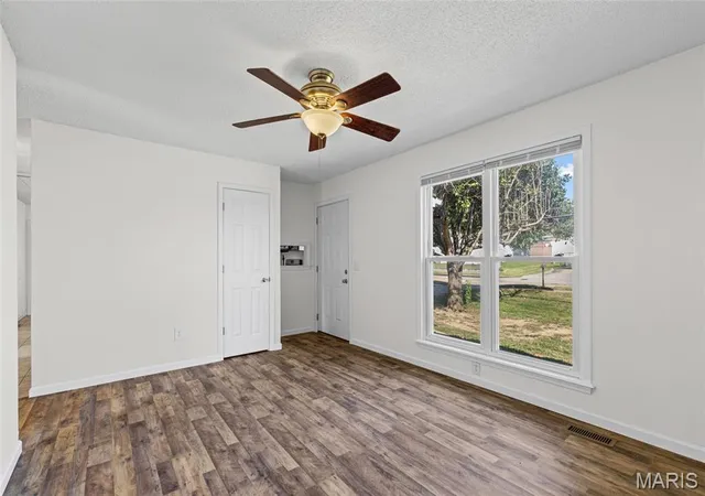 Photo 4 of Single family home for sale at 410 Feise Rd, O Fallon, MO 63368 | MLS# MIS26065253 | Listing updated on 2026-10-10