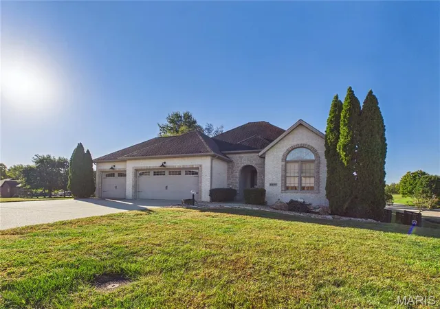 Photo 3 of Single family home for sale at 2577 Palomino Dr, Cape Girardeau, MO 63701 | MLS# MIS26065259 | Listing updated on 2026-10-18