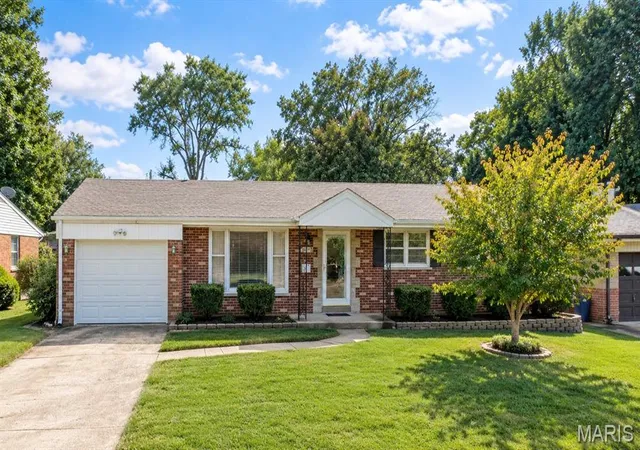 Photo 1 of Single family home for sale at 1420 Saint Denis St, Florissant, MO 63033 | MLS# MIS26065271 | Listing updated on 2026-10-09