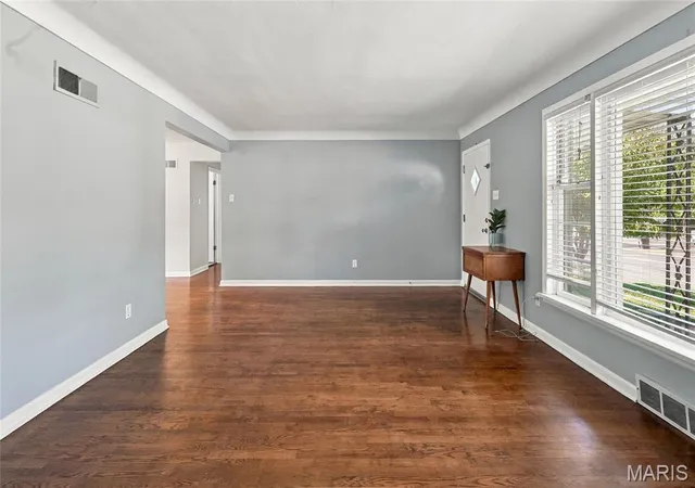 Photo 3 of Single family home for sale at 1420 Saint Denis St, Florissant, MO 63033 | MLS# MIS26065271 | Listing updated on 2026-10-09