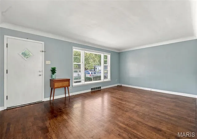 Photo 4 of Single family home for sale at 1420 Saint Denis St, Florissant, MO 63033 | MLS# MIS26065271 | Listing updated on 2026-10-09