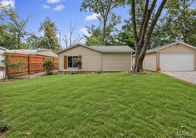 Photo 4 of House for sale at 1734 Moonglow Rd, Centralia, IL 62801 | MLS# MIS26065278 | Listing updated on 2026-10-21
