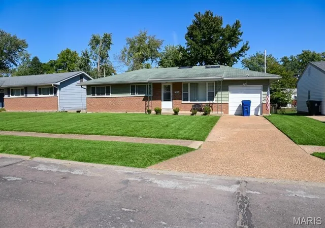 Photo 1 of Single family home for sale at 1281 Aspen Dr, Florissant, MO 63031 | MLS# MIS26065281 | Listing updated on 2026-10-09