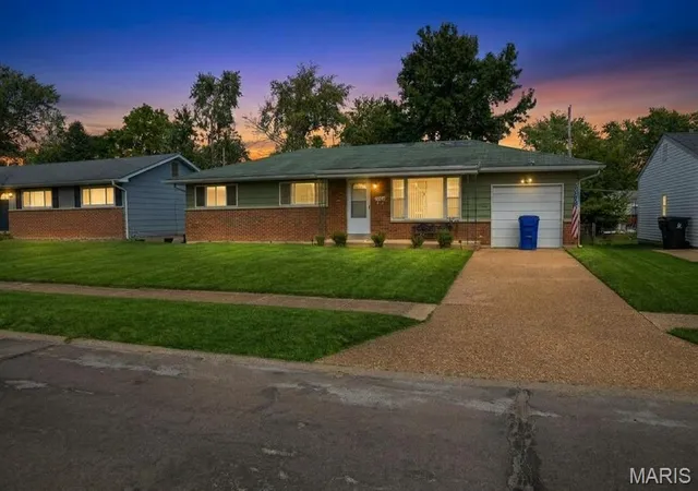 Photo 2 of Single family home for sale at 1281 Aspen Dr, Florissant, MO 63031 | MLS# MIS26065281 | Listing updated on 2026-10-09