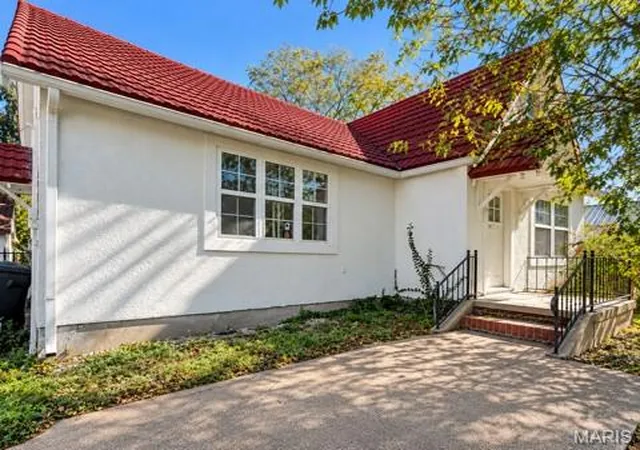 Photo 1 of Single family home for sale at 106 E Jefferson Ave, Richland, MO 65556 | MLS# MIS26065287 | Listing updated on 2026-10-10