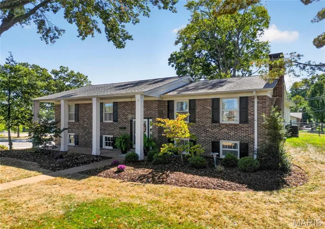 Photo 1 of Single family home for sale at 1704 Black Twig Ln, Saint Louis, MO 63122 | MLS# MIS26065288 | Listing updated on 2026-10-15