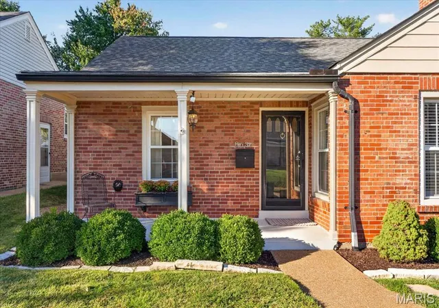 Photo 3 of Sale Pending at 8639 Eulalie Ave, Saint Louis, MO 63144 | MLS# MIS26065289 | Listing updated on 2026-10-18