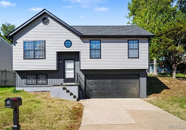 Photo 2 of Single family home for sale at 2828 Glen Hvn Dr, Arnold, MO 63010 | MLS# MIS26065293 | Listing updated on 2026-10-19