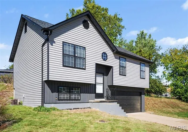 Photo 3 of Single family home for sale at 2828 Glen Hvn Dr, Arnold, MO 63010 | MLS# MIS26065293 | Listing updated on 2026-10-19