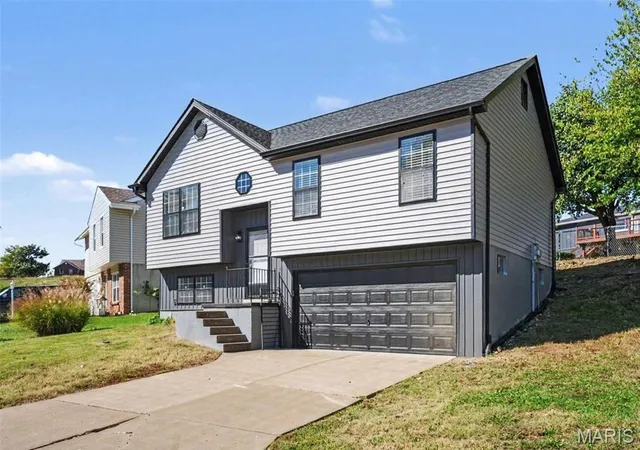 Photo 4 of Single family home for sale at 2828 Glen Hvn Dr, Arnold, MO 63010 | MLS# MIS26065293 | Listing updated on 2026-10-19
