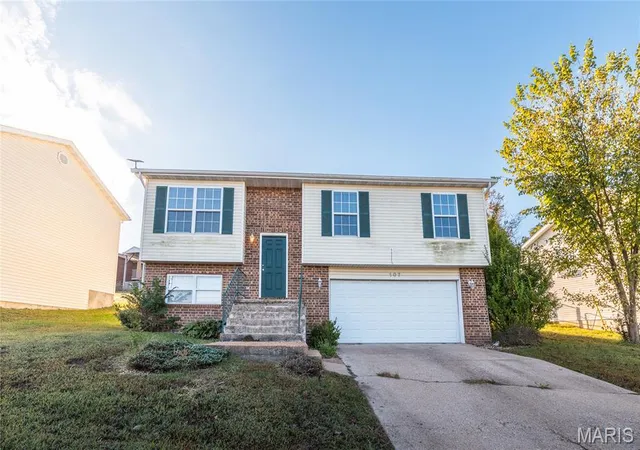 Photo 1 of Single family home for sale at 107 Hickory Valley Rd, Saint Robert, MO 65584 | MLS# MIS26065303 | Listing updated on 2026-10-26