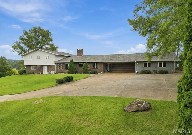 Photo 2 of Single family home for sale at 322 W 12th Street, Hermann, MO 65041 | MLS# MIS26065304 | Listing updated on 2026-10-09