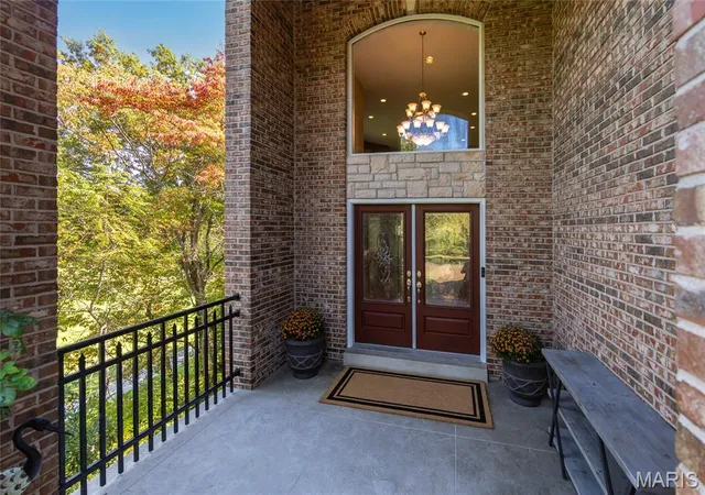 Photo 3 of Single family home for sale at 9542 Country Clb Green, Saint Louis, MO 63127 | MLS# MIS26065310 | Listing updated on 2026-10-21