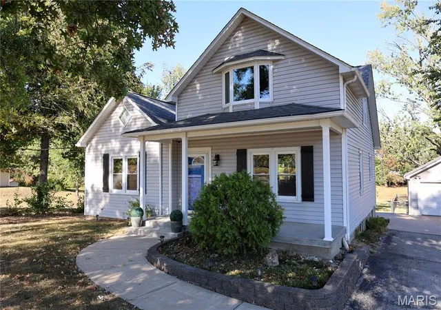 Photo 1 of Sale Pending at 1320 N Kingshighway St, Perryville, MO 63775 | MLS# MIS26065323 | Listing updated on 2026-10-09