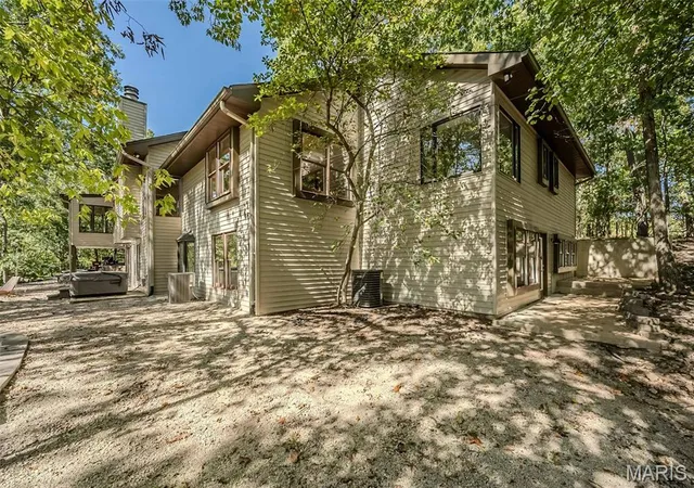 Photo 4 of Single family home for sale at 1302 Bear Cyn Rd, Wildwood, MO 63021 | MLS# MIS26065329 | Listing updated on 2026-10-09