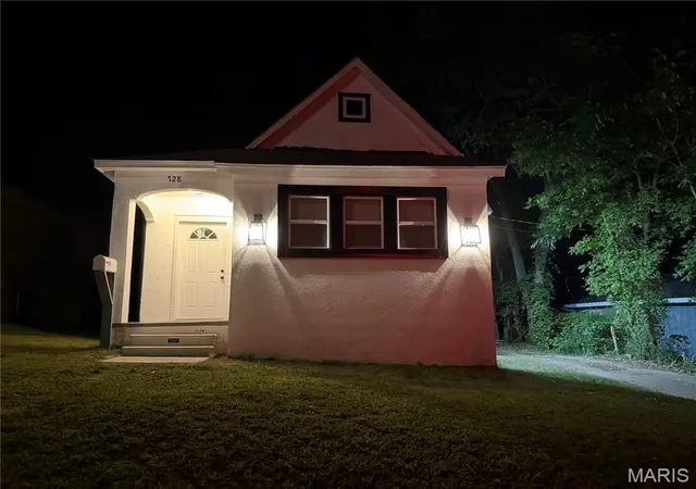 Photo 2 of Single family home for sale at 728 12th Street, Poplar Bluff, MO 63901 | MLS# MIS26065330 | Listing updated on 2026-10-09