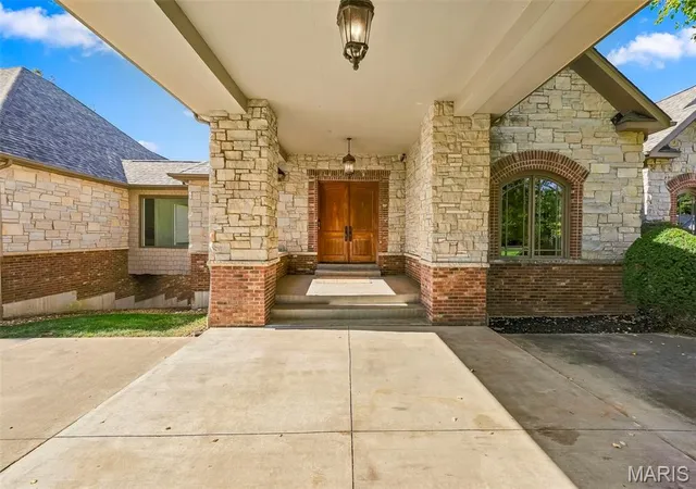Photo 4 of Single family home for sale at 1177 August Lake Dr, Defiance, MO 63341 | MLS# MIS26065331 | Listing updated on 2026-10-17