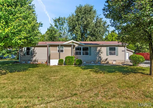 Photo 1 of Manufactured home for sale at 1019 E Seneca St, Litchfield, IL 62056 | MLS# MIS26065332 | Listing updated on 2026-10-13