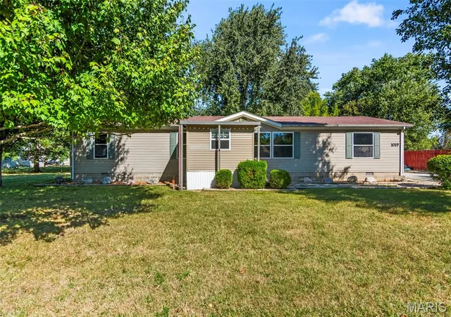 Photo 3 of Manufactured home for sale at 1019 E Seneca St, Litchfield, IL 62056 | MLS# MIS26065332 | Listing updated on 2026-10-13