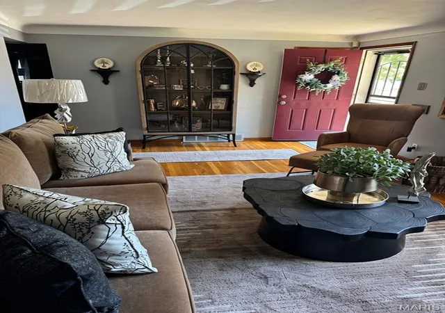 Photo 2 of Single family home for sale at 9609 Weyburn Dr, Saint Louis, MO 63136 | MLS# MIS26065336 | Listing updated on 2026-10-19