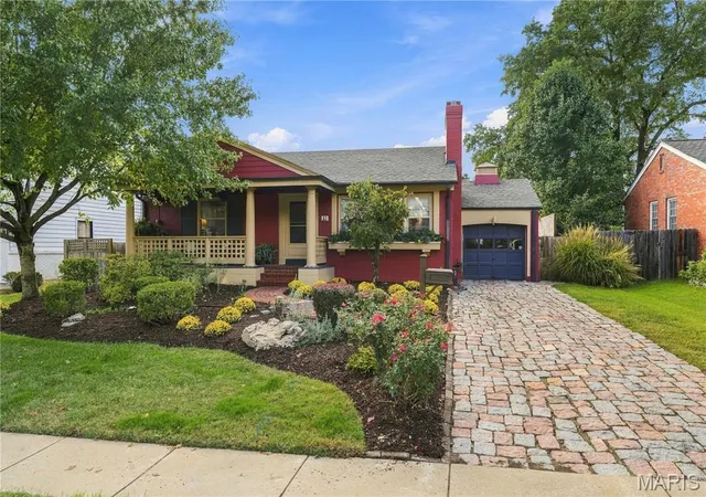 Photo 2 of Single family home for sale at 33 Magnolia Dr, Saint Louis, MO 63124 | MLS# MIS26065338 | Listing updated on 2026-10-21