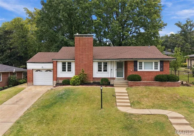 Photo 1 of Single family home for sale at 11 Pinewood Dr, Saint Louis, MO 63123 | MLS# MIS26065344 | Listing updated on 2026-10-18
